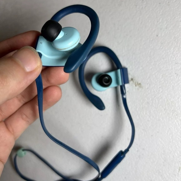 Powerbeats3 Wireless In-Ear Headphones - Flash Blue - Picture 11 of 14